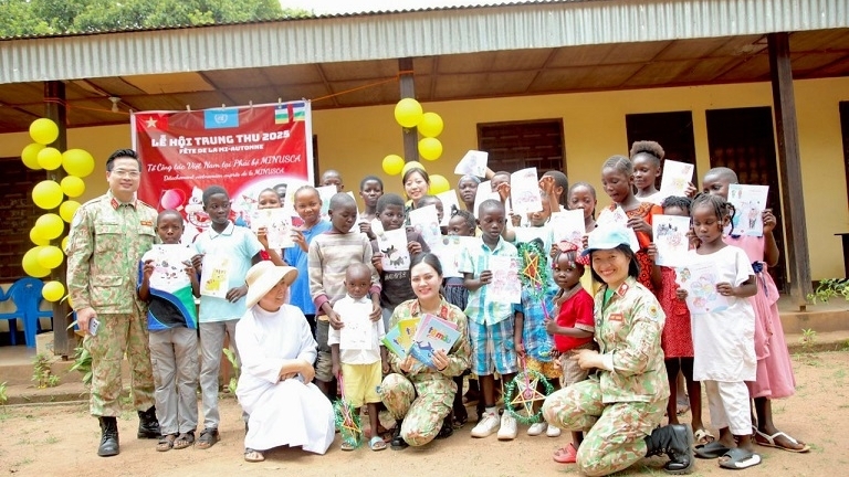 Vietnamese Mid-Autumn festival lights up smiles of children in the Central African Republic
