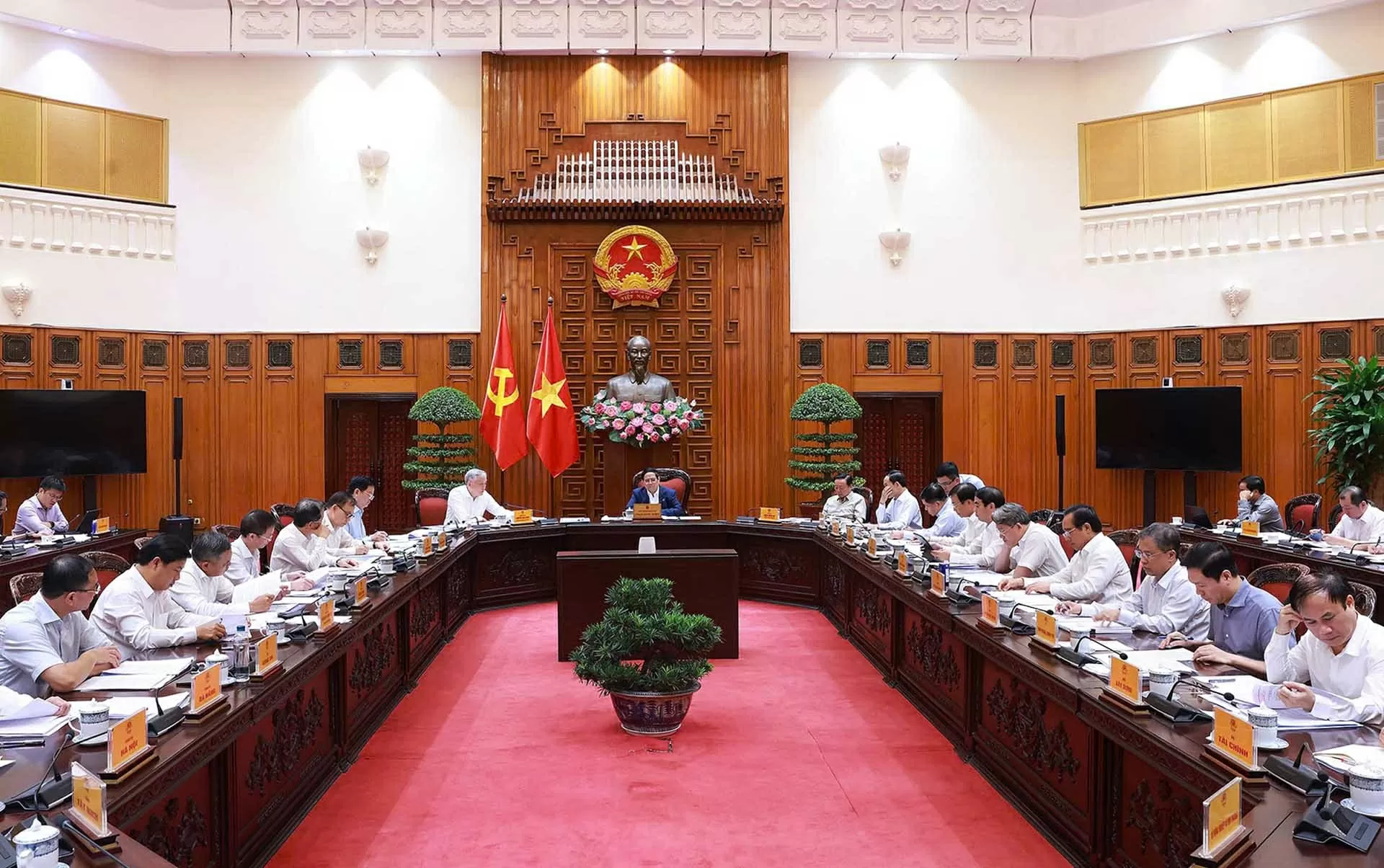 Prime Minister Pham Minh Chinh Public service unit restructuring must meet practical requirements: PM