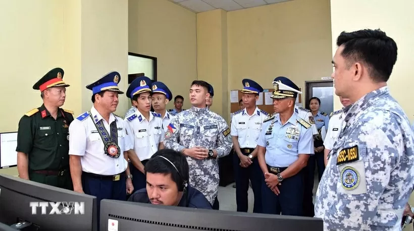 Vietnam, Philippines maritime law enforcement forces enhance ties Vietnam, Philippines Coast Guard forces exchange visits to enhance ties