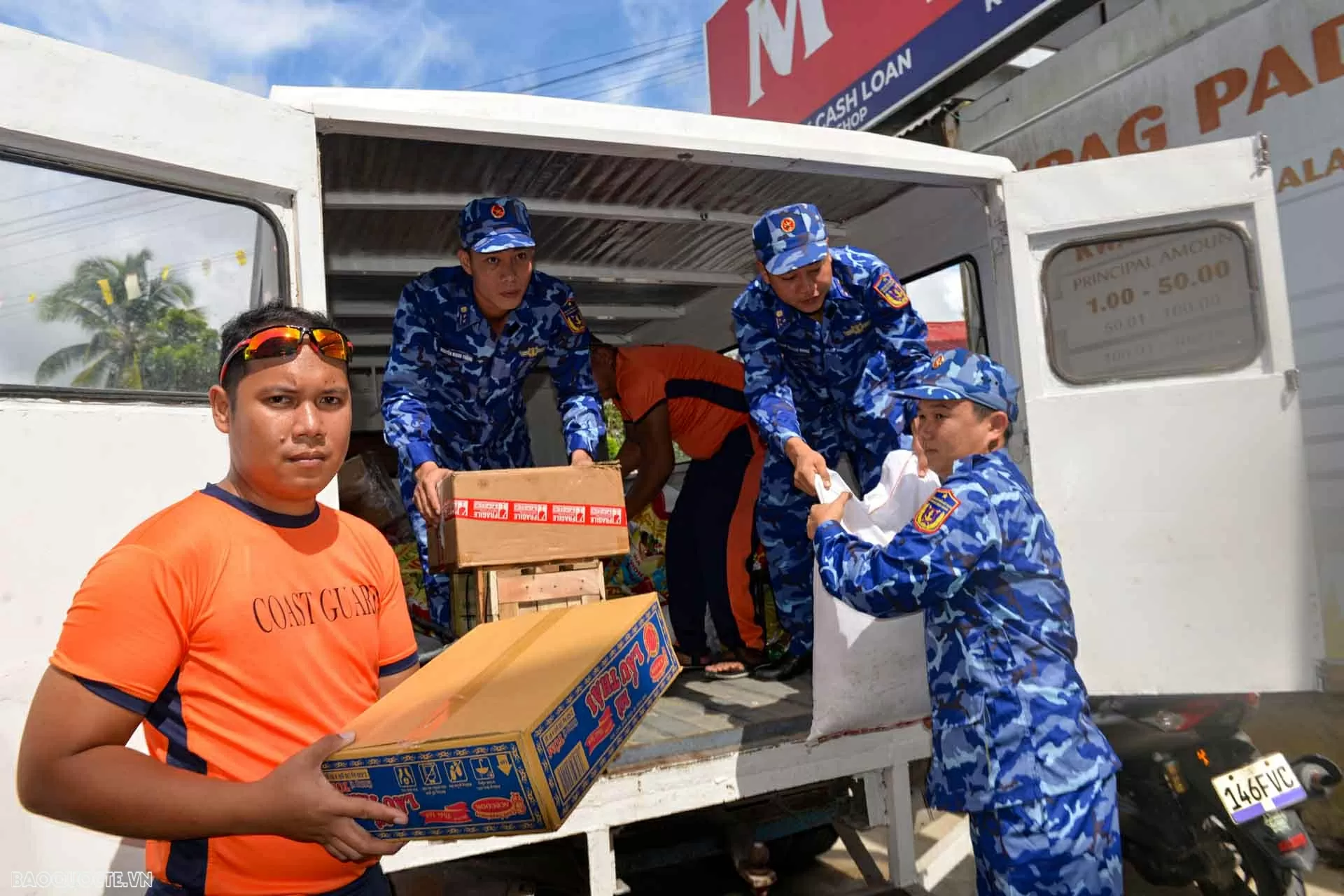 Vietnam Coast Guard supports earthquake recovery efforts in the Philippines Vietnam Coast Guard supports earthquake recovery efforts in the Philippines