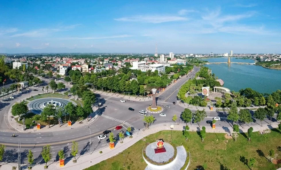 Phu Tho gradually asserts its new position: Economic development linked with
improved growth quality Phu Tho gradually asserts its new position: Economic development linked with
improved growth quality