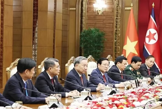 Party General Secretary To Lam and DPRK leader Kim Jong Un hold talks in Pyongyang