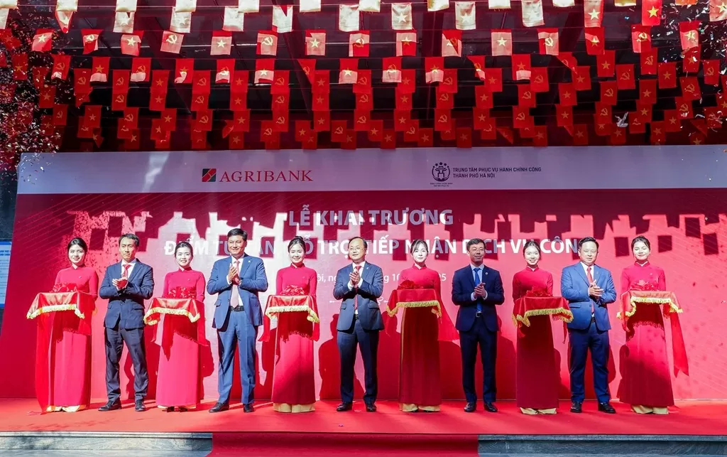 Agribank and Hanoi Public Administrative Service Center collaborate to implement a model supporting citizens in accessing public services Agribank and Hanoi Public Administrative Service Center collaborate to implement a model supporting citizens in accessing public services