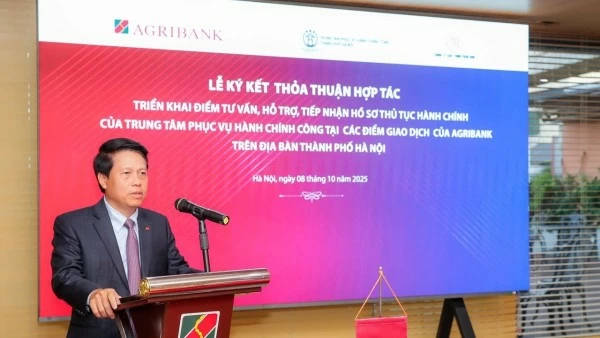 Agribank and Hanoi Public Administrative Service Center collaborate to implement a model supporting citizens in accessing public services
