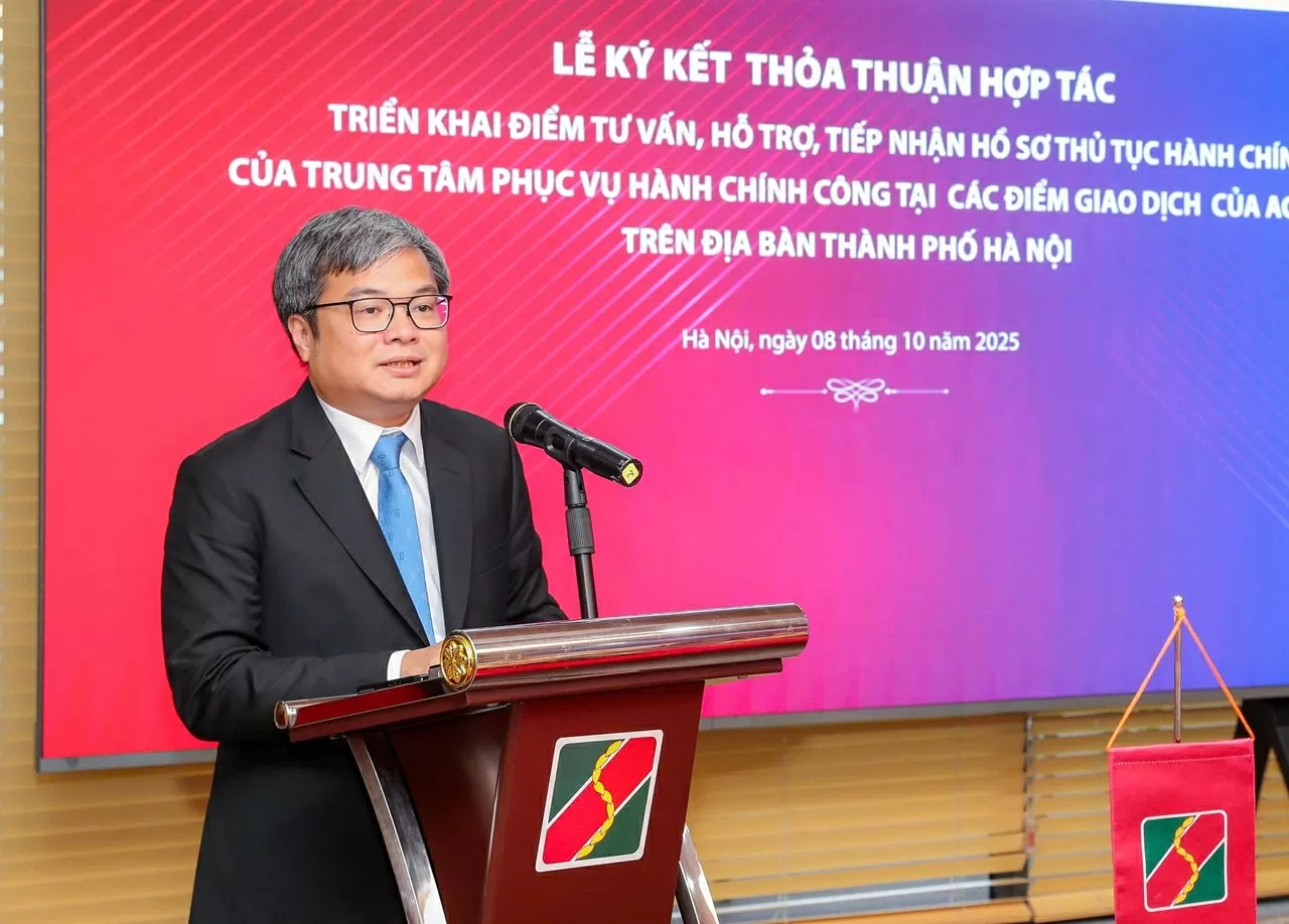 Agribank and Hanoi Public Administrative Service Center collaborate to implement a model supporting citizens in accessing public services Agribank and Hanoi Public Administrative Service Center collaborate to implement a model supporting citizens in accessing public services