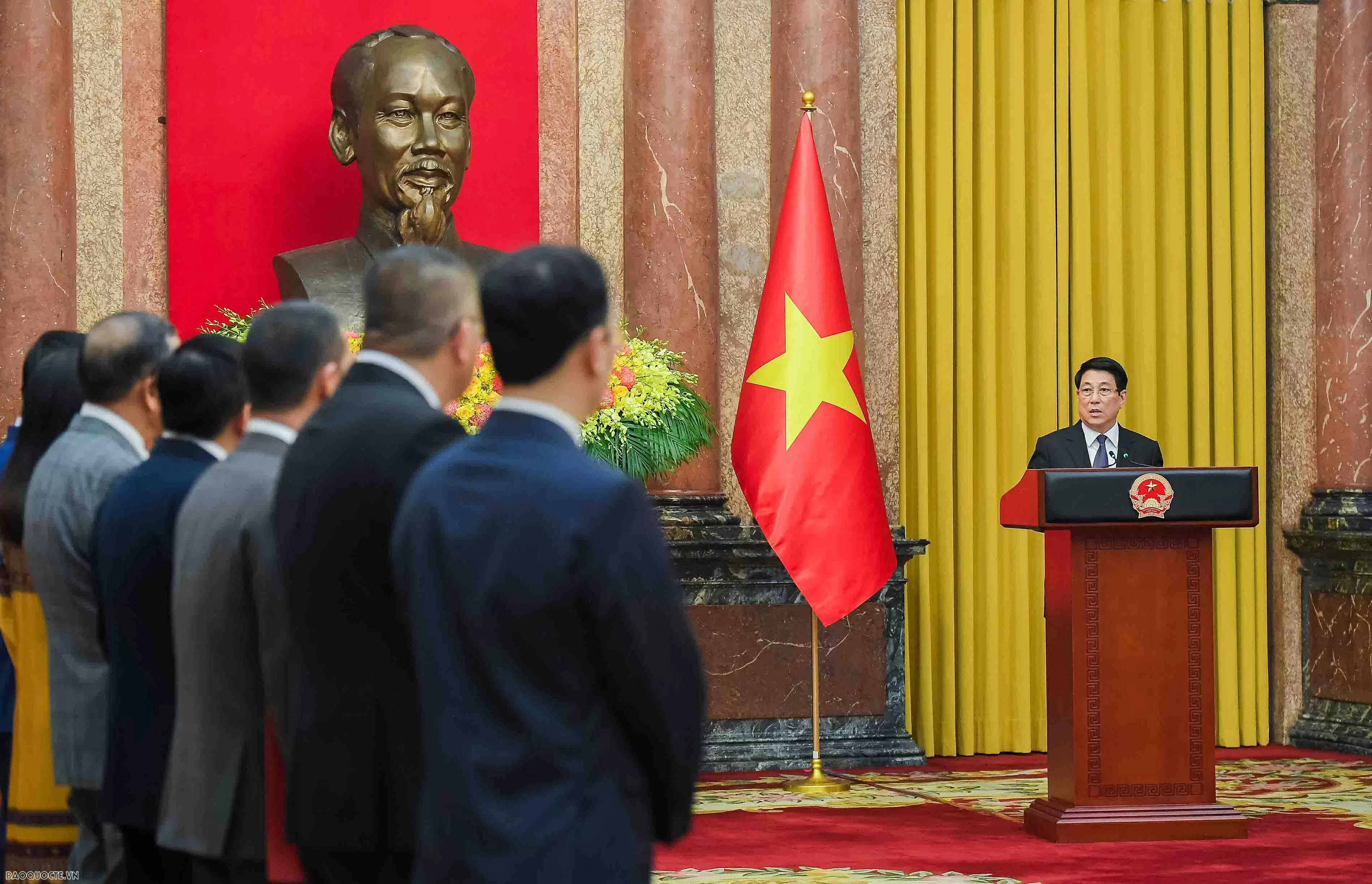 President Luong Cuong presents title of Ambassador to diplomats