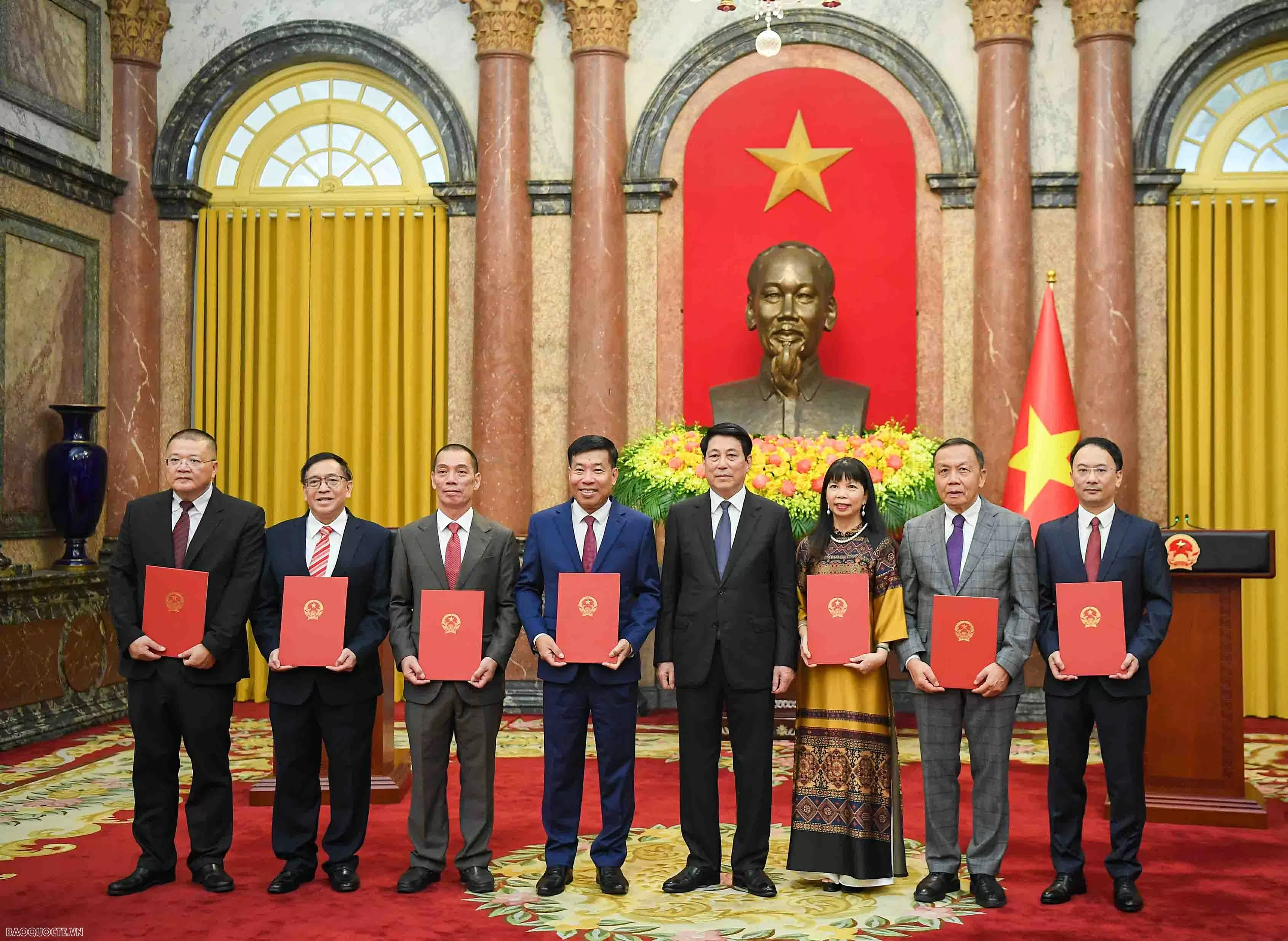 President Luong Cuong presents title of Ambassador to diplomats President Luong Cuong presents title of Ambassador to diplomats