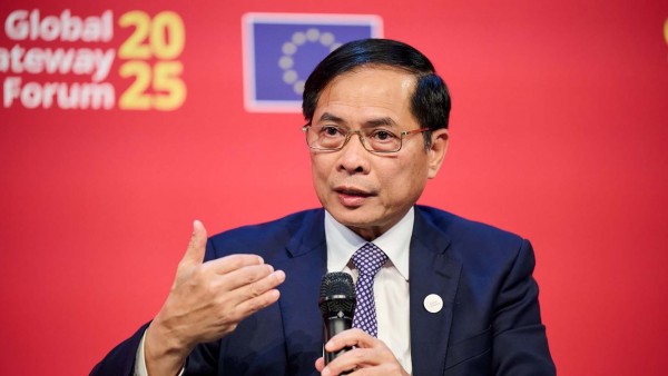 Deputy PM Bui Thanh Son attends the high-level discussion at the 2nd Global Gateway Forum in Brussels