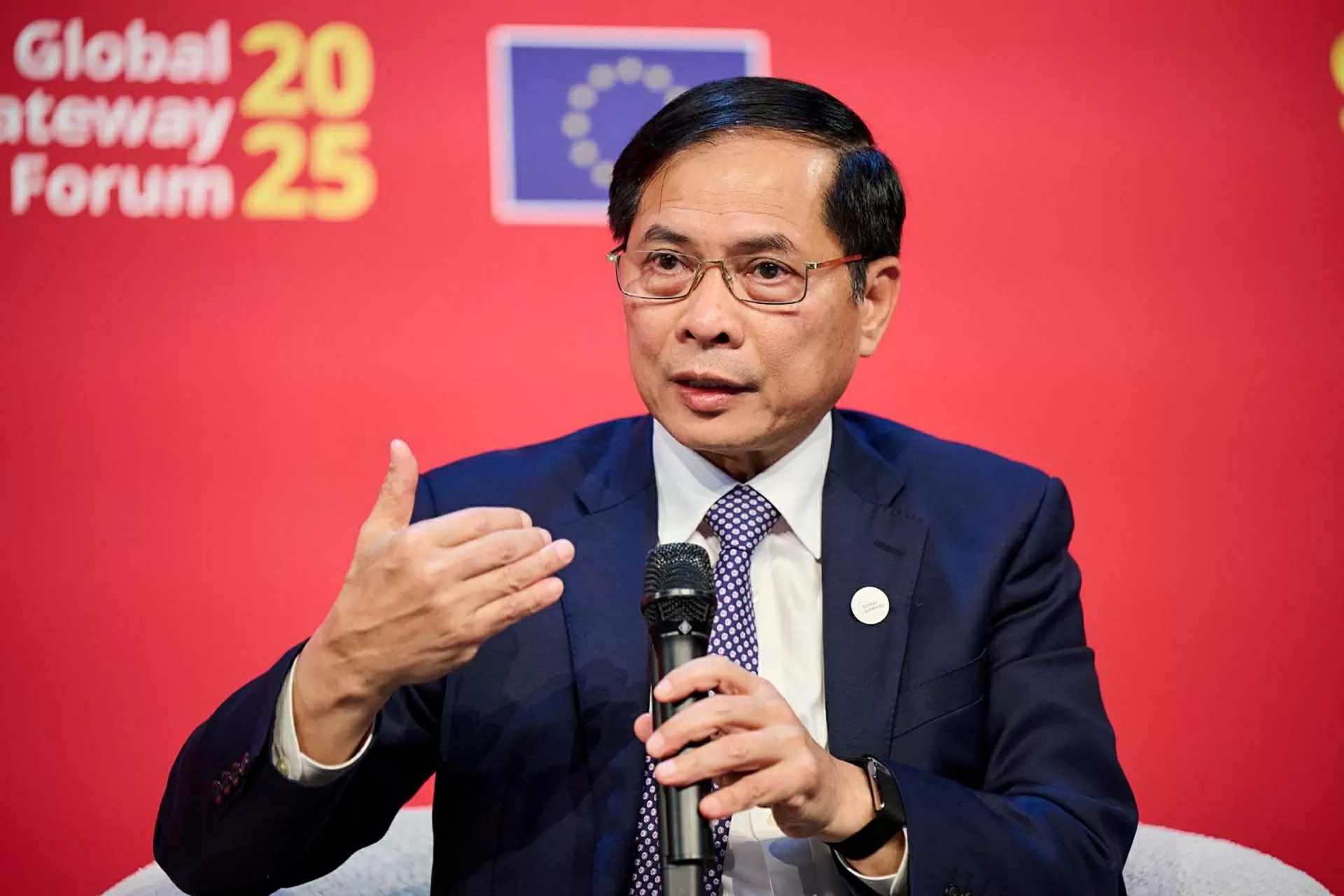 Deputy PM Bui Thanh Son attends the high-level discussion at the 2nd Global Gateway Forum in Brussels