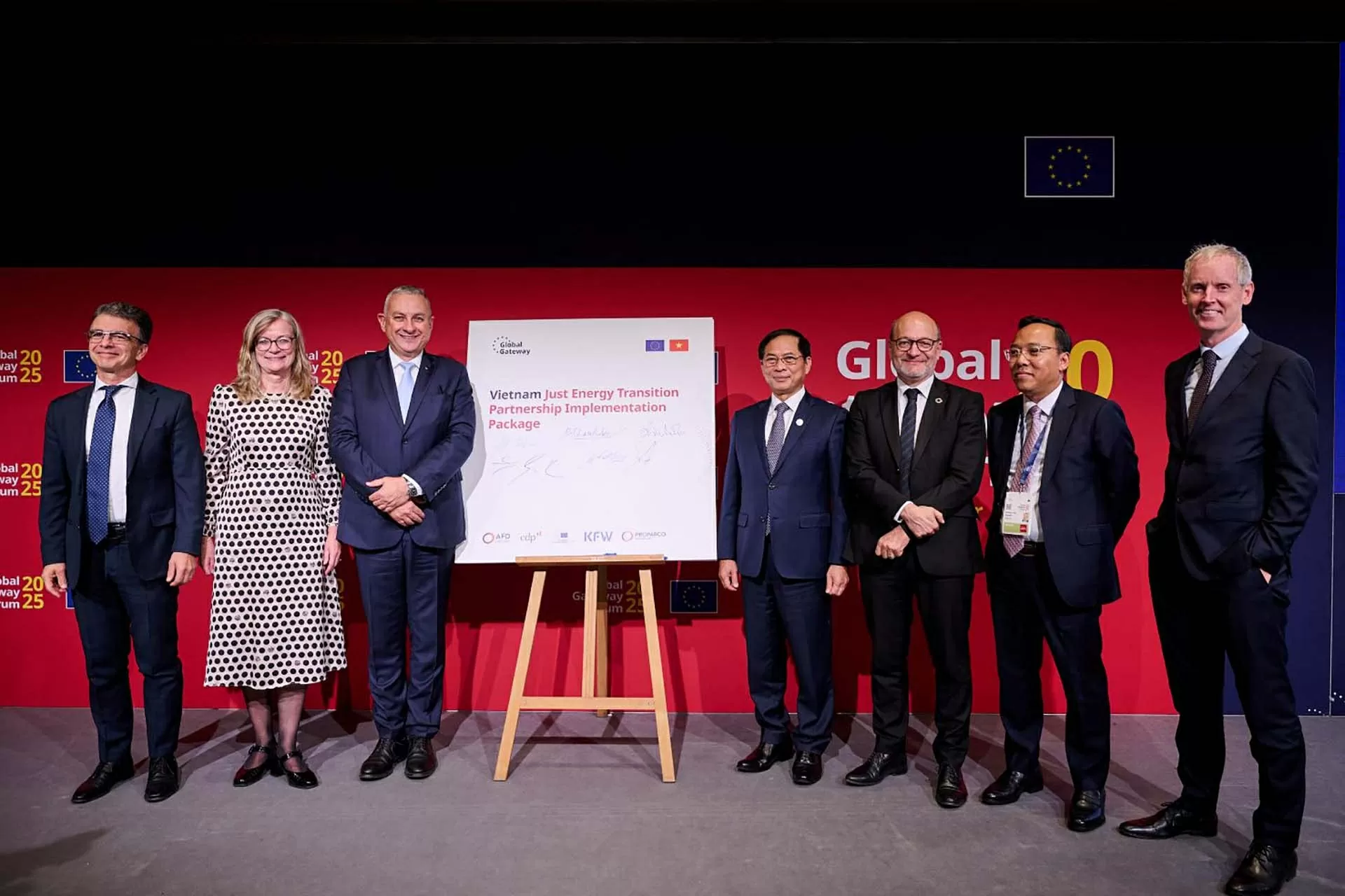 Deputy PM Bui Thanh Son attends the high-level discussion at the 2nd Global Gateway Forum in Brussels