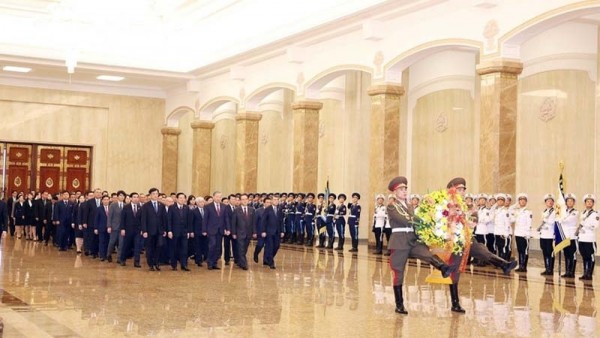 General Secretary To Lam pays floral tributes to DPRK leaders