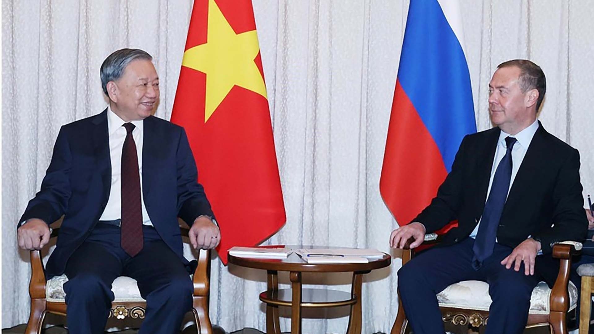 General Secretary To Lam meets with Chairman of United Russia Party Dmitry Medvedev