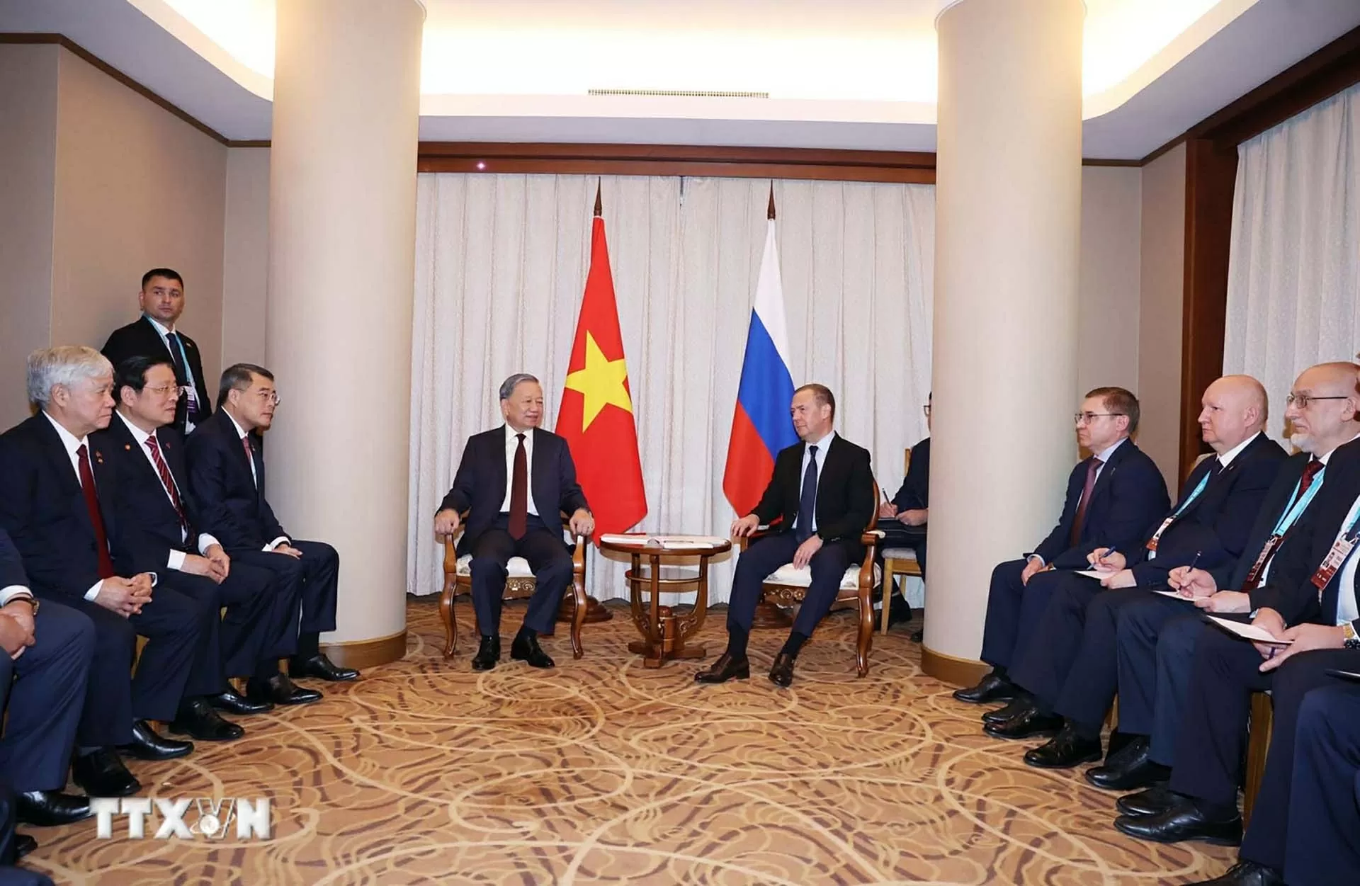 General Secretary To Lam meets with Chairman of United Russia Party Dmitry Medvedev