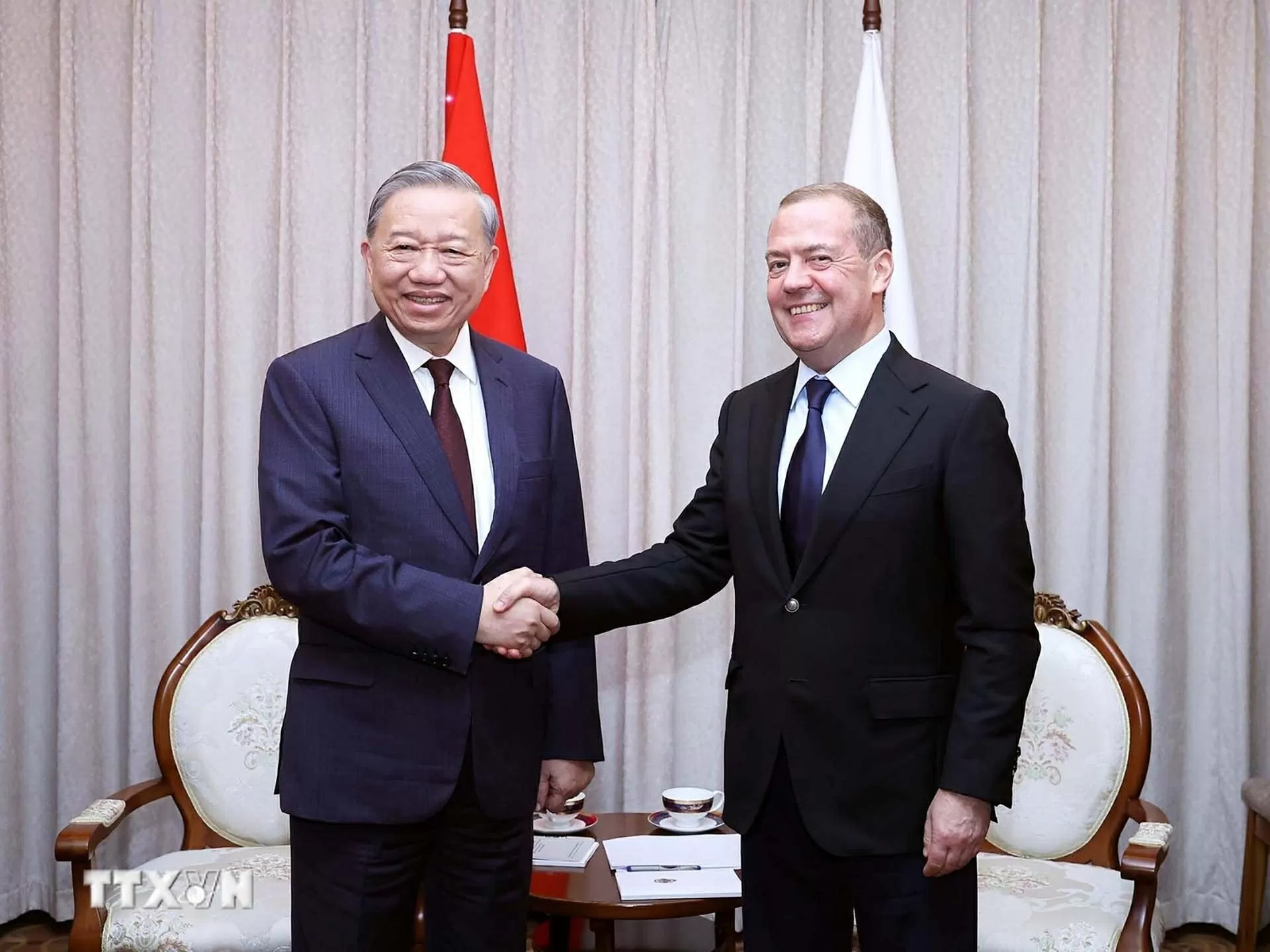 General Secretary To Lam meets with Chairman of United Russia Party Dmitry Medvedev