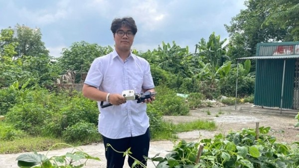 Smart moisture measuring shovel: A weather assistant for farmers