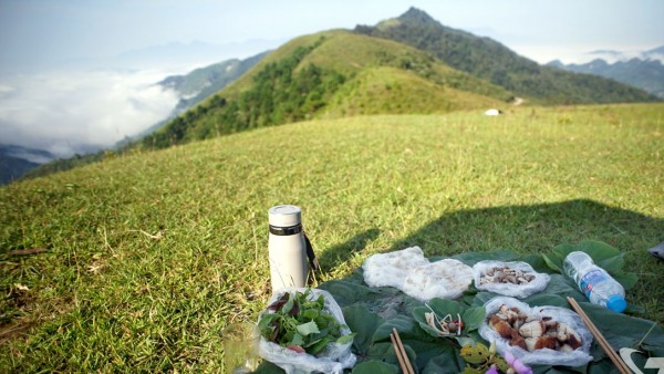 Immersed in the vast skies of Lung Trang grassland, Thai Nguyen province