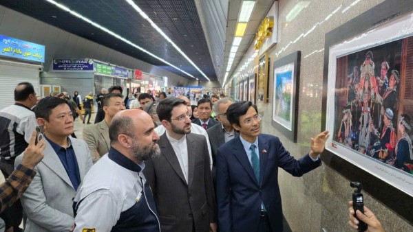 Photo exhibition 'Vietnam: Eternal Beauty and Vitality' at the subway station in Tehran, Iran