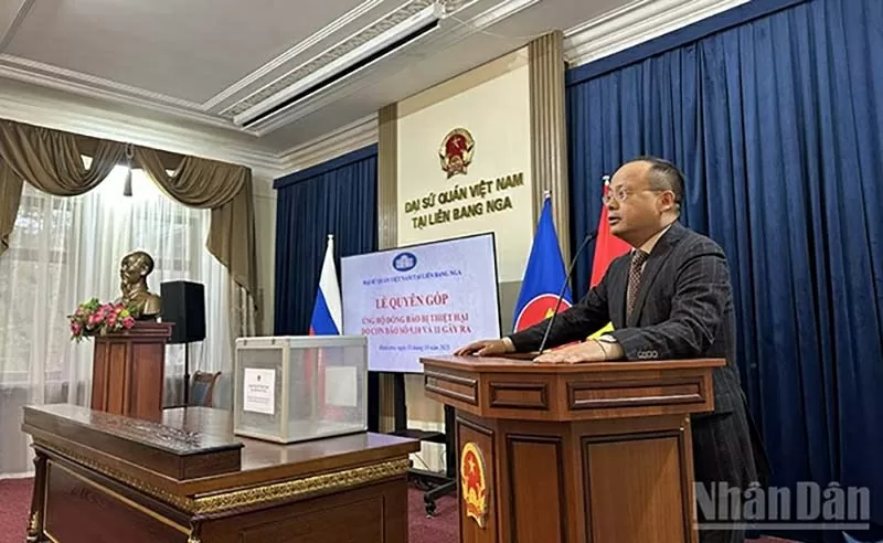 Vietnamese community in Russia raises funds to support flood victims Vietnamese community in Russia raises funds to support flood victims