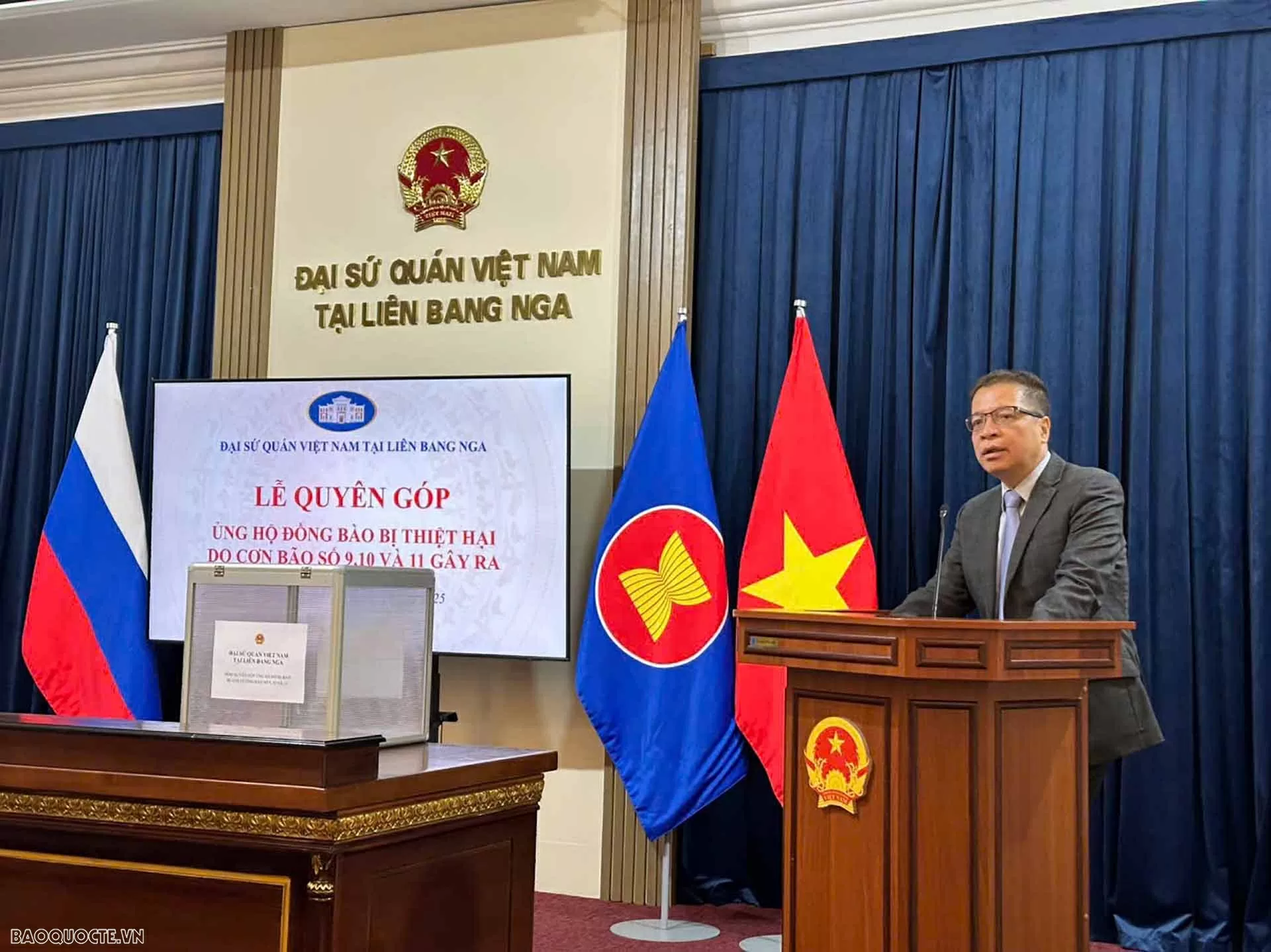 Vietnamese community in Russia raises funds to support flood victims Vietnamese community in Russia raises funds to support flood victims