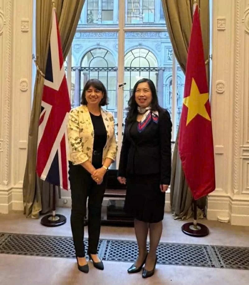 Deputy FM Le Thi Thu Hang meets with UK counterpart Seema Malhotra