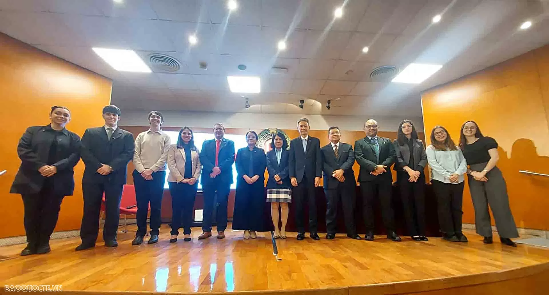 Vietnamese Ambassador highlighted Doi Moi achievements at ASEAN Seminar in Argentina Vietnamese Ambassador highlighted Doi Moi achievements at ASEAN Seminar in Argentina