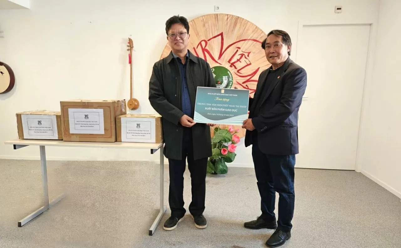 Vietnam Education Publishing House visits the Vietnam Cultural Center in France