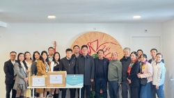 Vietnam Education Publishing House visits the Vietnam Cultural Center in France