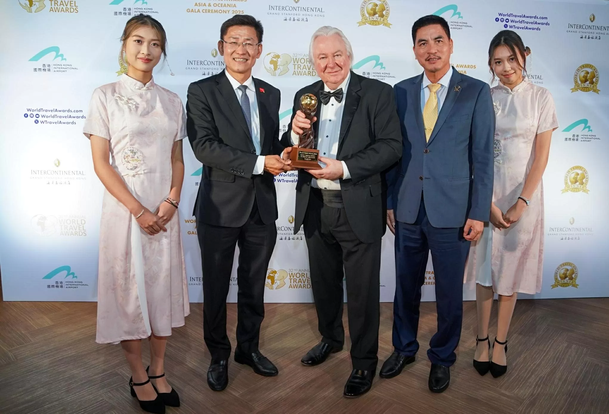 Vietjet shines again as Asia’s Leading Airline for customer experience  at World Travel Awards 2025