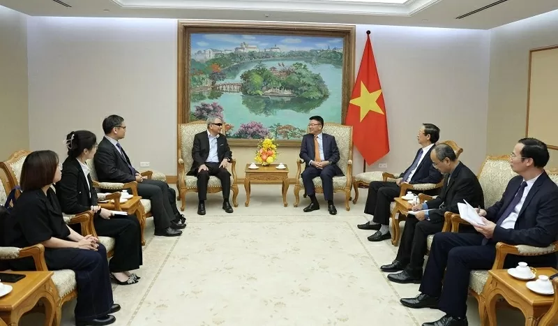 The bridge builder of education between Vietnam and the world The bridge builder of education between Vietnam and the world