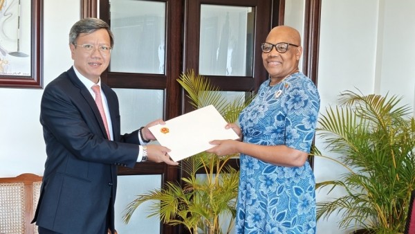 Ambassador Le Quang Long presents Credentials in Saint Kitts and Nevis