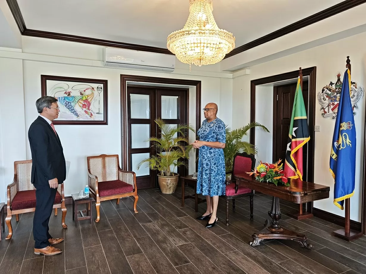Ambassador Le Quang Long presents Credentials in Saint Kitts and Nevis