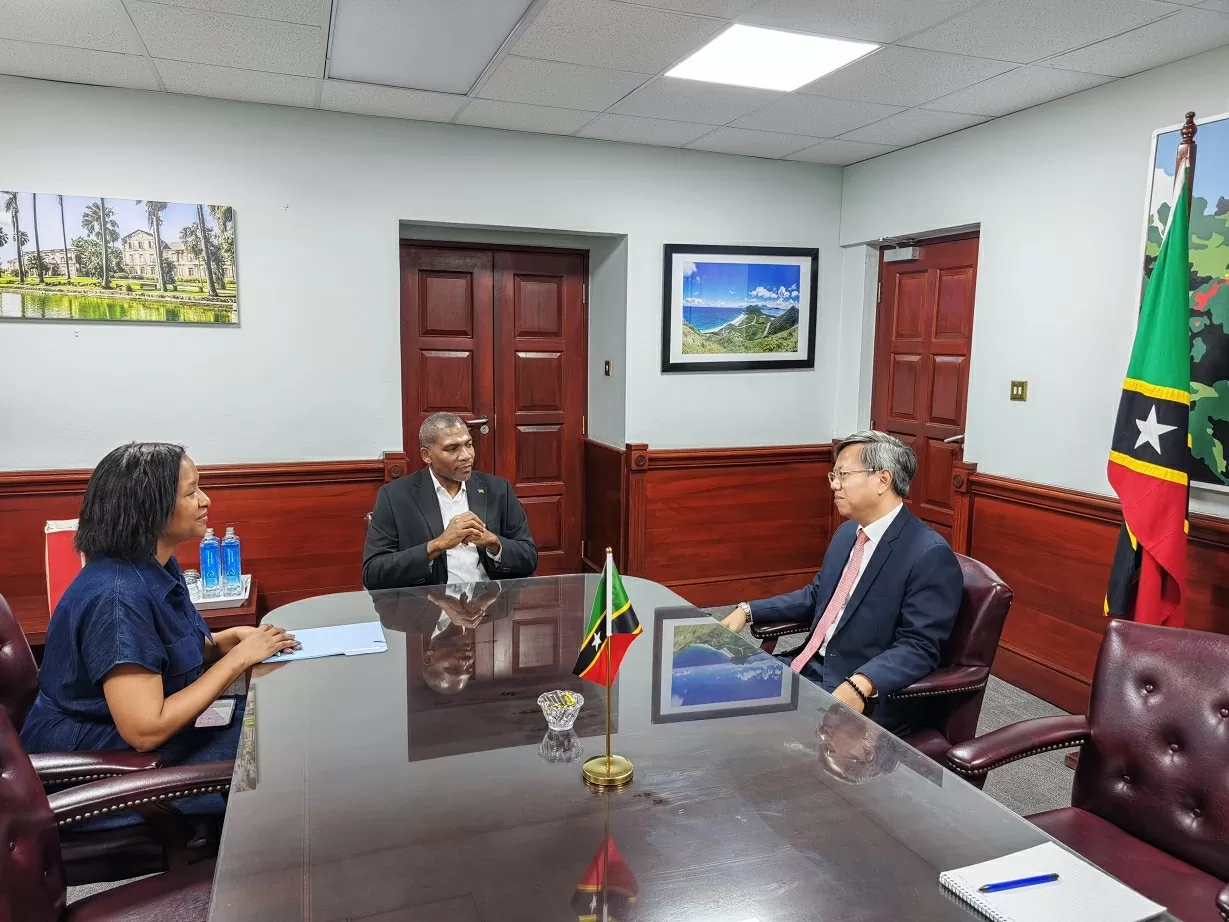 Ambassador Le Quang Long presents Credentials in Saint Kitts and Nevis Ambassador Le Quang Long presents Credentials in Saint Kitts and Nevis