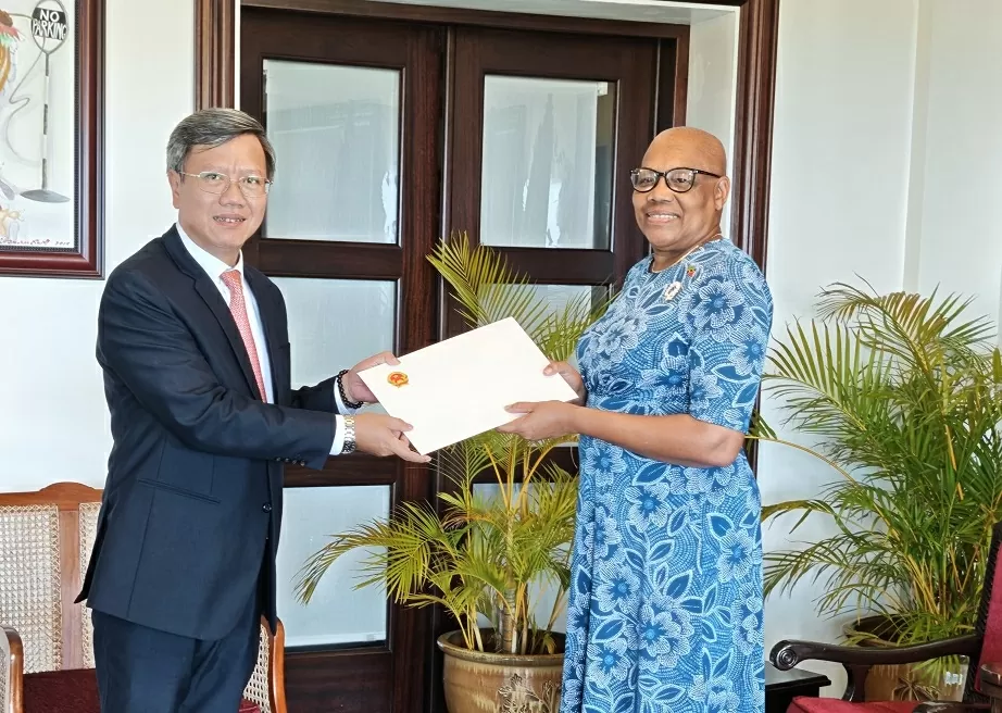 Ambassador Le Quang Long presents Credentials in Saint Kitts and Nevis
