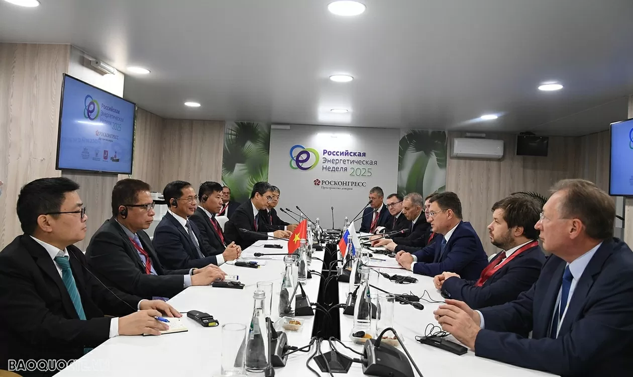 Deputy PM Bui Thanh Son meets with Russian counterpart and business leaders to accelerate energy cooperation