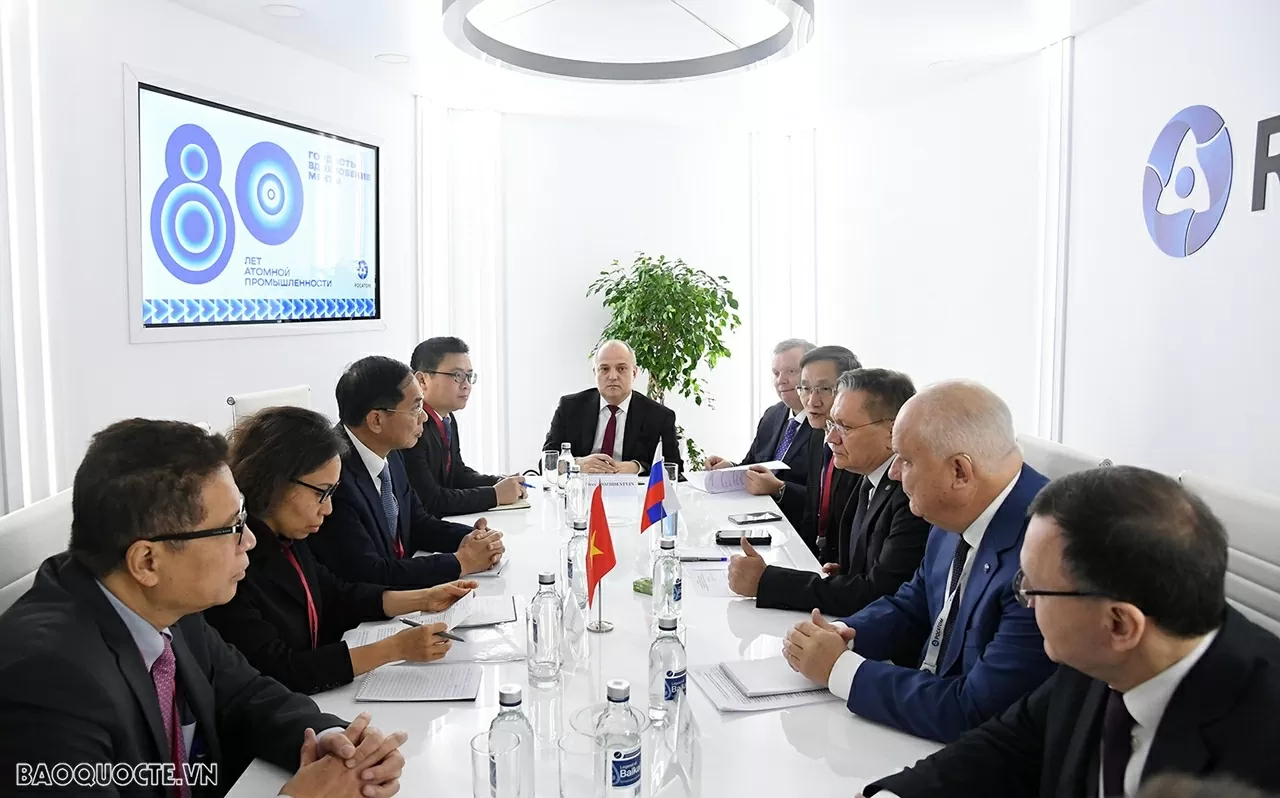 Deputy PM Bui Thanh Son meets with Russian counterpart and business leaders to accelerate energy cooperation
