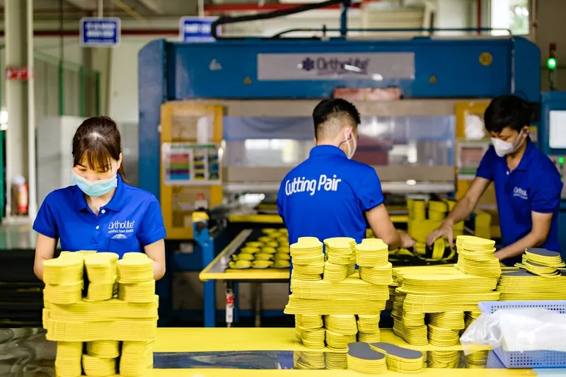 Công thức đạt đến sự xuất sắc trong văn hóa doanh nghiệp và sản xuất của OrthoLite Công thức đạt đến sự xuất sắc trong văn hóa doanh nghiệp và sản xuất của OrthoLite