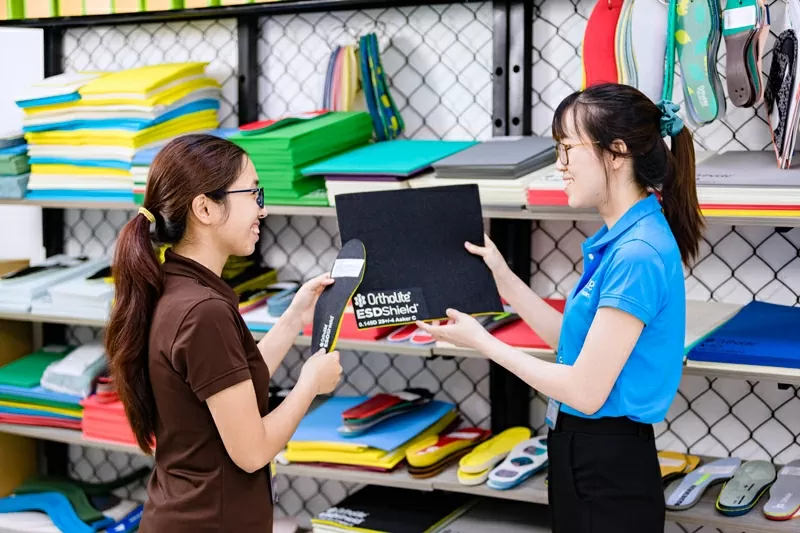 Công thức đạt đến sự xuất sắc trong văn hóa doanh nghiệp và sản xuất của OrthoLite Công thức đạt đến sự xuất sắc trong văn hóa doanh nghiệp và sản xuất của OrthoLite