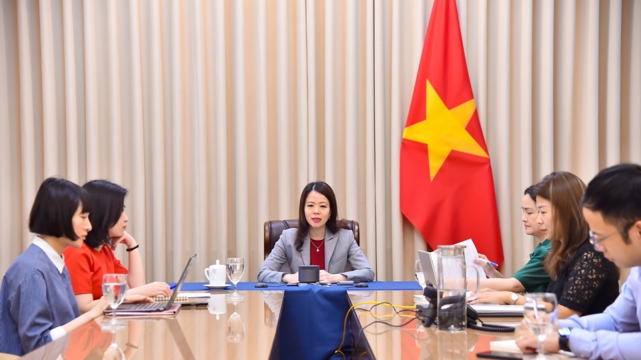 Deputy FM Nguyen Minh Hang holds phone talks with GCC Secretary-General Jasem Mohamed Albudaiwi