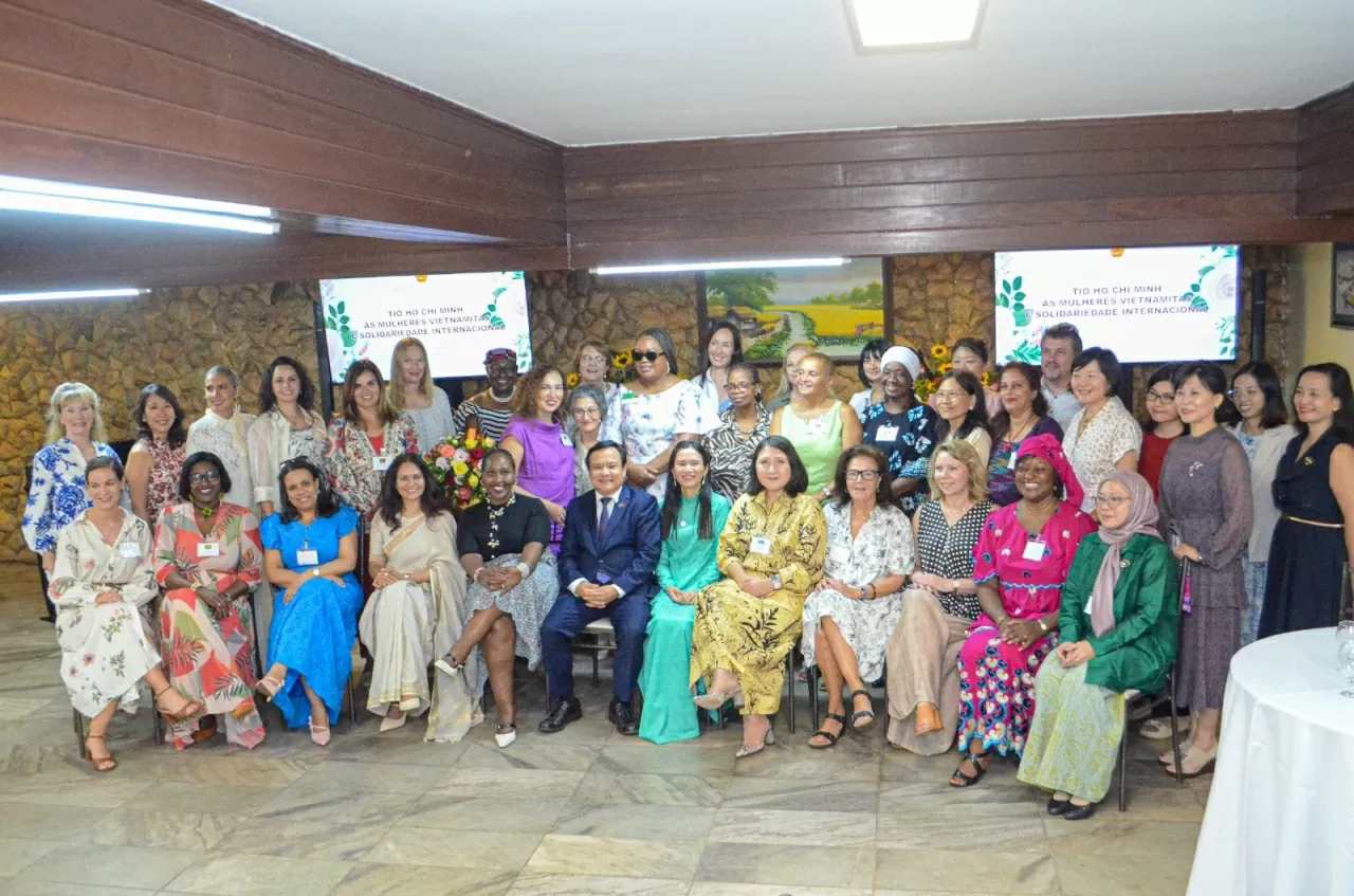 Ho Chi Minh with Vietnamese women and the spirit of international solidarity