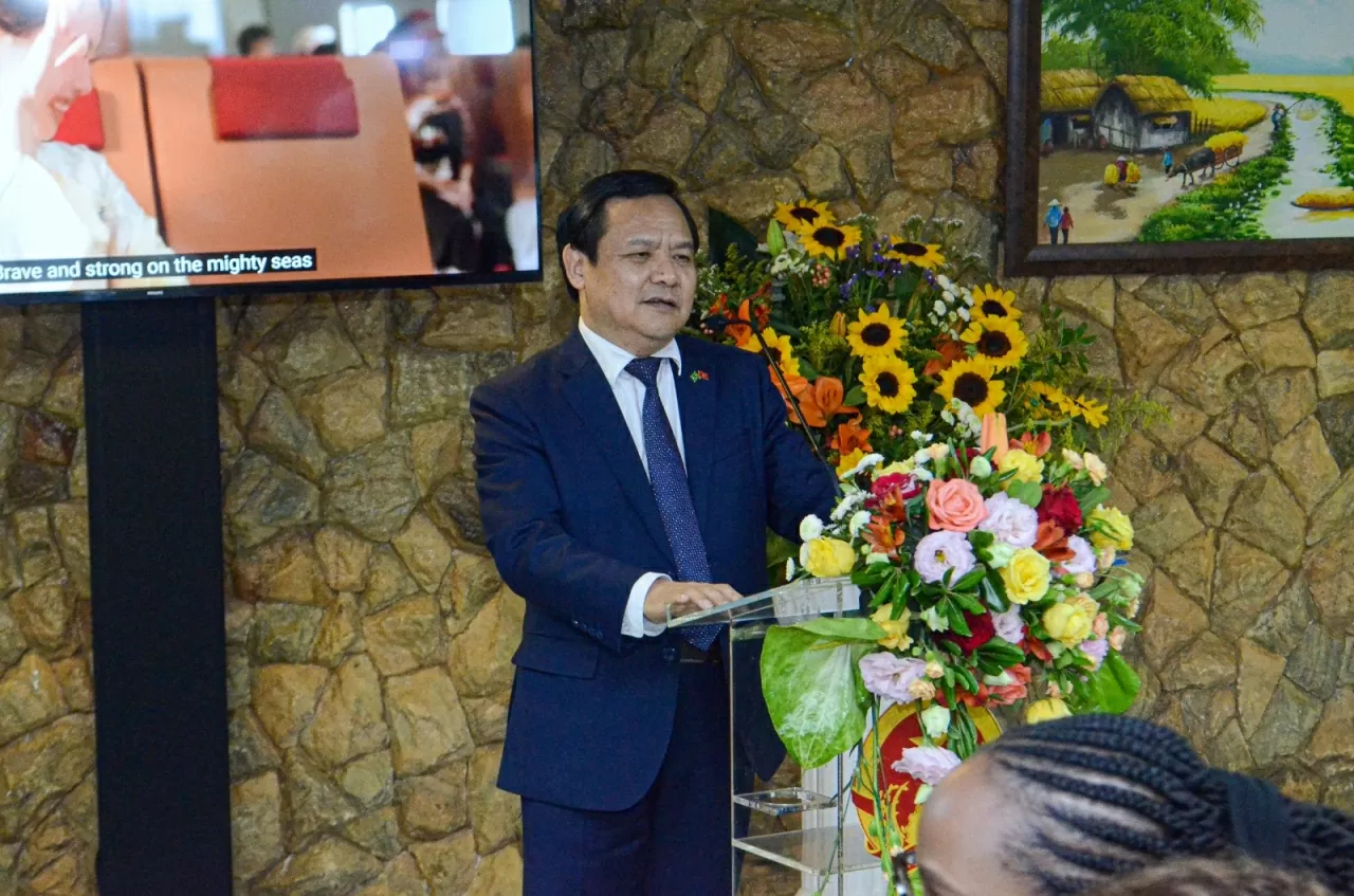 Ho Chi Minh with Vietnamese women and the spirit of international solidarity