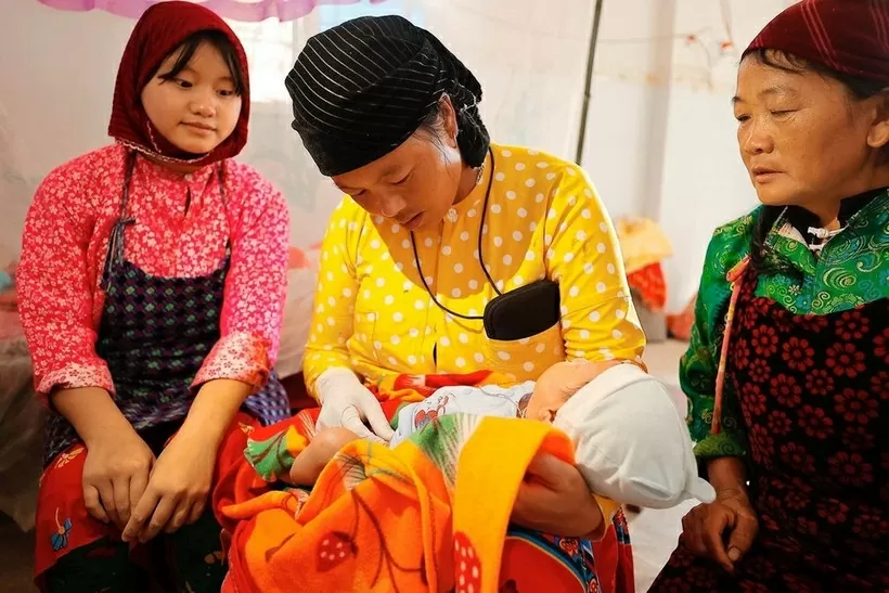 Village-based midwives help eliminate outdated birth customs in mountainous areas