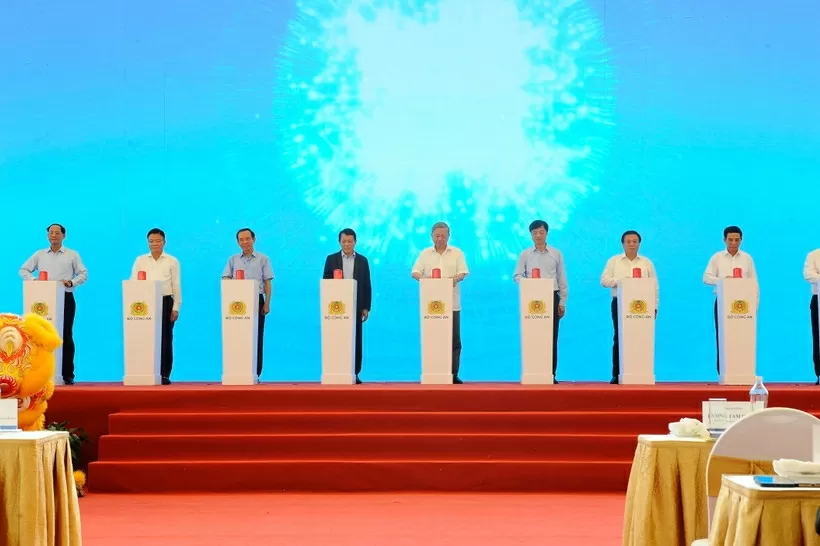 Party chief attends the groundbreaking ceremony for a 60,000-seat FIFA-standard covered stadium in Hung Yen
