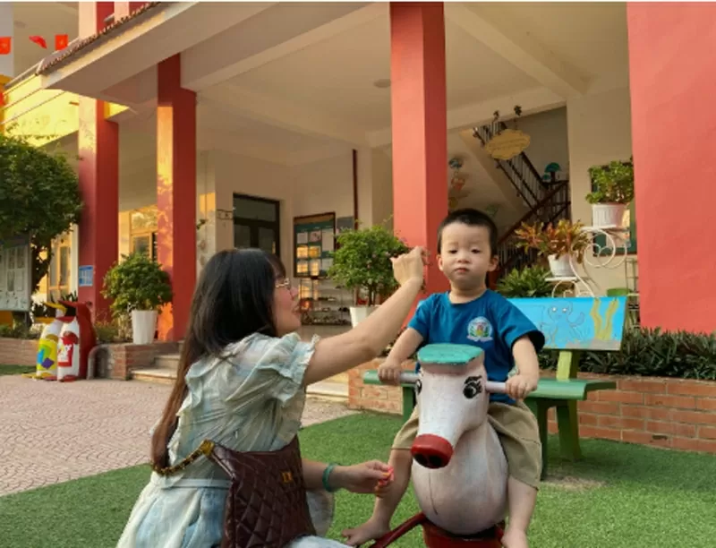 The radiant beauty of Vietnamese women shines through every moment of labour