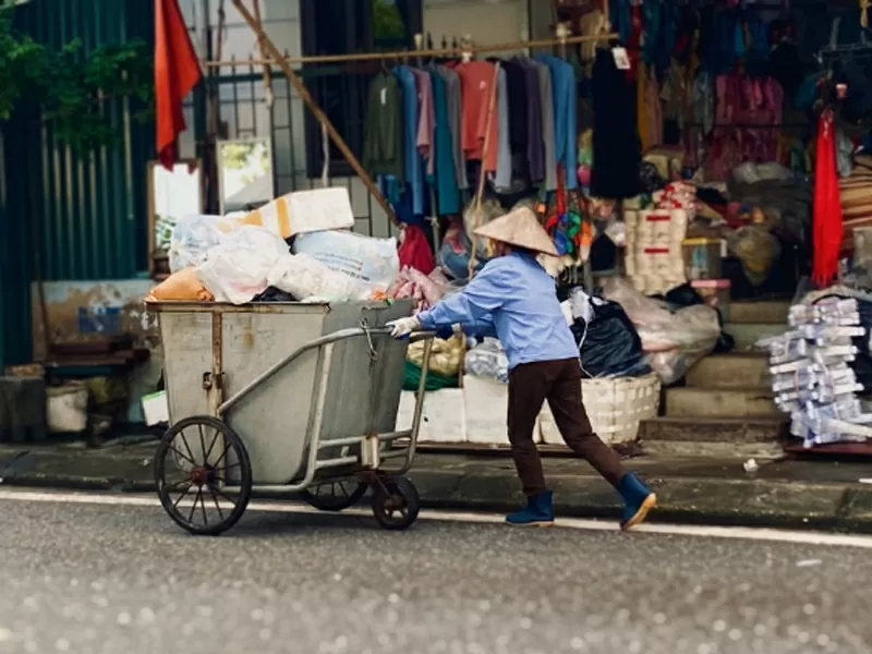 The radiant beauty of Vietnamese women shines through every moment of labour The radiant beauty of Vietnamese women shines through every moment of labour