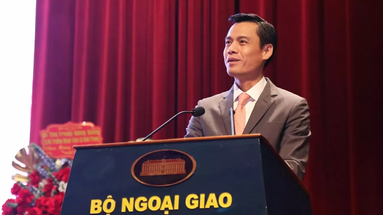 Female diplomats in Vietnamese Ao Dai – Honouring the beauty and cultural identity of Vietnam