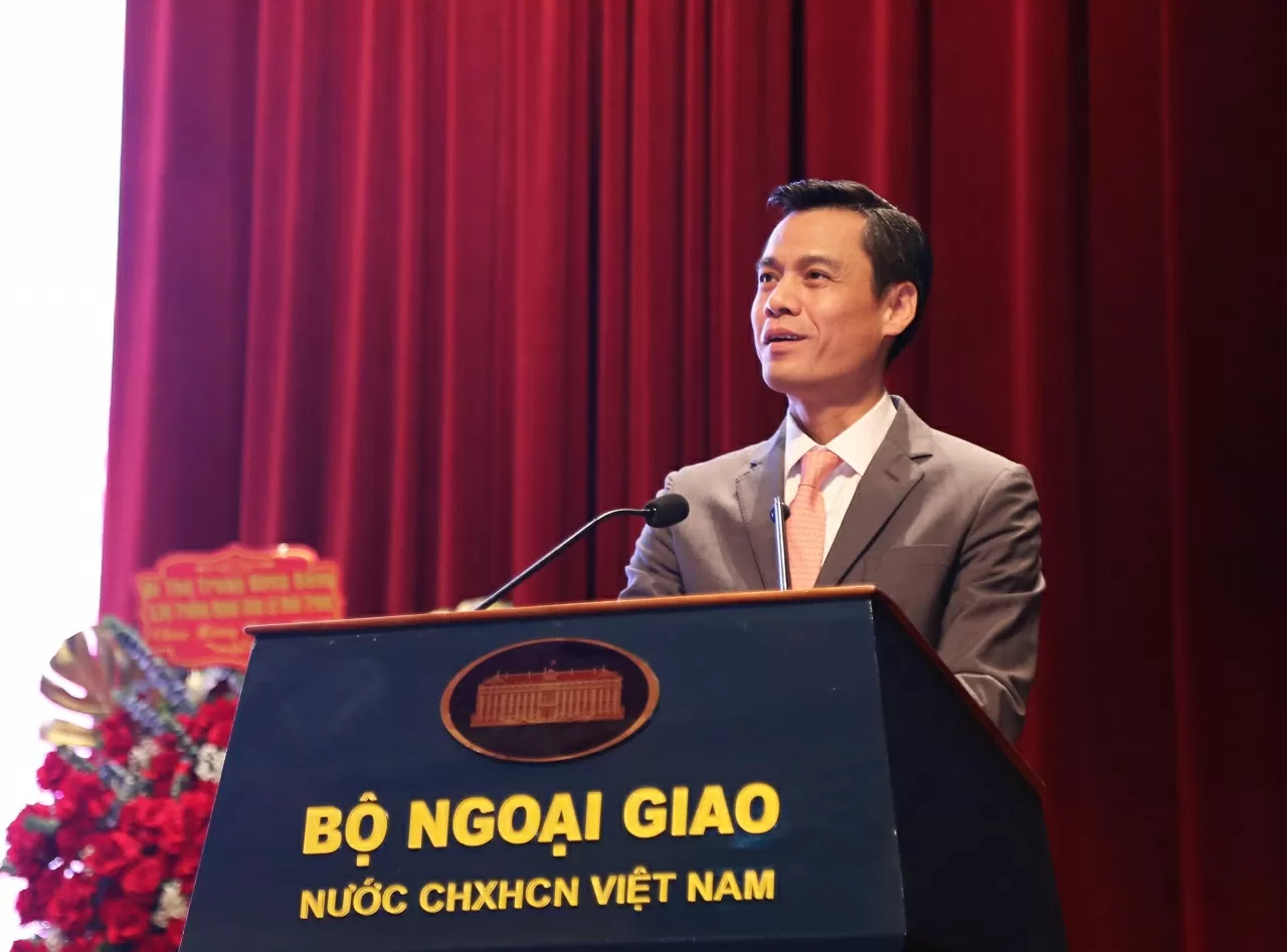 Female diplomats in Vietnamese Ao Dai – Honouring the beauty and cultural identity of Vietnam