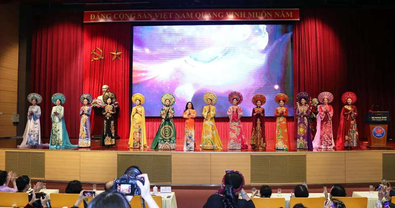Female diplomats in Vietnamese Ao Dai – Honouring the beauty and cultural identity of Vietnam