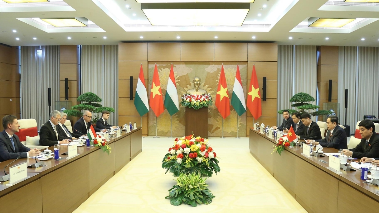 NA Chairman Tran Thanh Man and Hungarian National Assembly Speaker Kover Laszlo hold talks in Hanoi