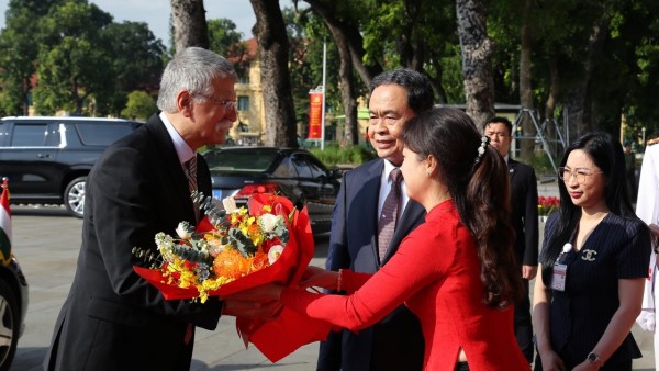 NA Chairman Tran Thanh Man welcomes Hungarian National Assembly Speaker Kover Laszlo in Hanoi