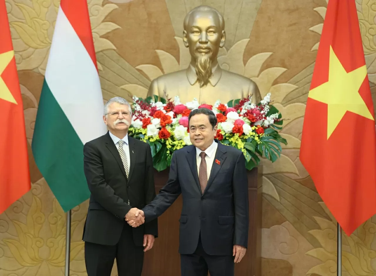 NA Chairman Tran Thanh Man welcomes Hungarian National Assembly Speaker Kover Laszlo in Hanoi